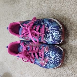 Girls purple tennis shoes